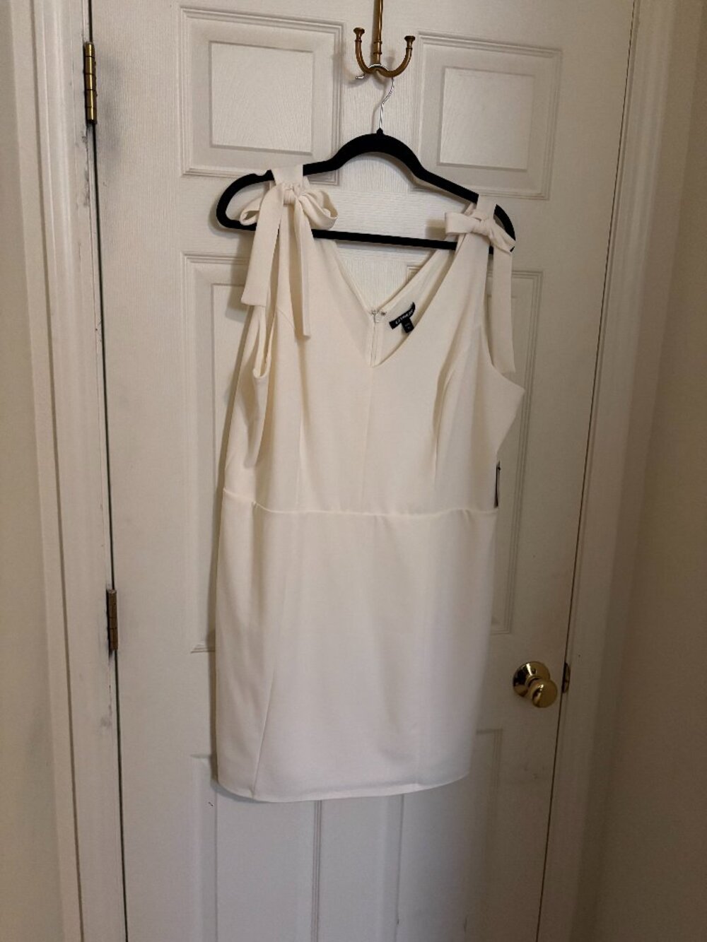 Express Off White Fitted Sheath Dress with Bow Detail New With Tags (XL)